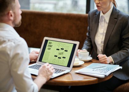 Business professionals discussing SEO strategy in a Boise coffee shop